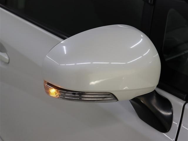 �T�C�h�^�[�������v�t���h�A�~���[�B�ԗ��̃h���X�A�b�v�ƉE���܎��̔펋�F�������˔������������ȃ~���[�ł��B