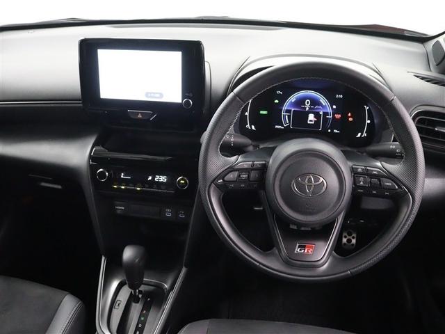 ヤリスクロス ハイブリッド　ＧＲスポーツ　ミュージックプレイヤー接続可　バックカメラ　衝突被害軽減システム　ＥＴＣ　ドラレコ　ＬＥＤヘッドランプ　ワンオーナー　アイドリングストップ（4枚目）