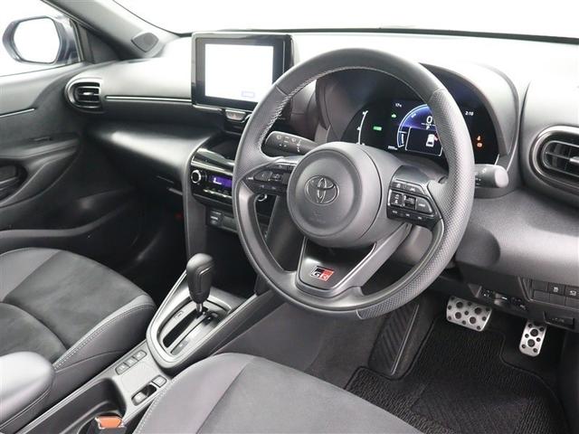 ヤリスクロス ハイブリッド　ＧＲスポーツ　ミュージックプレイヤー接続可　バックカメラ　衝突被害軽減システム　ＥＴＣ　ドラレコ　ＬＥＤヘッドランプ　ワンオーナー　アイドリングストップ（5枚目）