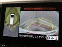 車両を上から見たような映像を表示するパノラミックビューモニター(シースルービュー機能付)。運転席からの目視だけでは見にくい、車両周辺の状況をリアルタイムでしっかり確認できます。