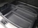ラゲッジスペース下にも収納スペースがあります。