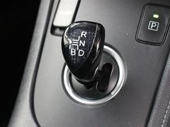 指を伸ばせばレバーに自然に届くちょうどいい位置に配置されたエレクトロシフトマチックが装着されています。 6