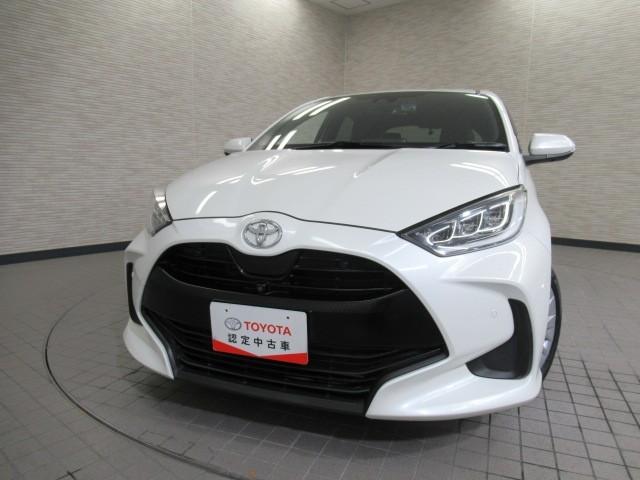ヤリス Ｚ　サイドＳＲＳ　ＡＡＣ　バックモニタ　スマキー　横滑防止装置　キーフリー　ＬＥＤランプ　パワーウインドウ　助手席エアバック　クルコン　エアバッグ　ＤＶＤ　パワーステアリング　盗難防止システム　ナビ（6枚目）