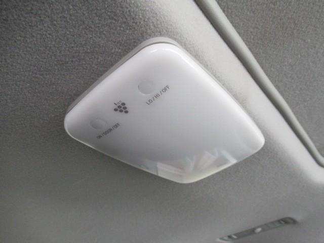 ヴォクシー Ｖ　サンルーフ　両側自動ドア　ＬＥＤヘッドランプ　メモリーナビ　クルーズコントロール　ＤＶＤ再生　ＥＴＣ　スマートキー　ＥＳＣ　リアエアコン　盗難防止システム　３列シート　アイドリングストップ　ＡＢＳ（23枚目）