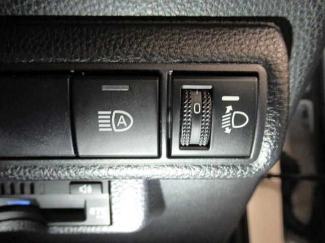 カローラツーリング ハイブリッド　Ｓ　インテリジェントクリアランスソナー　ＡＣ１００Ｖ　Ｒカメラ　ＡＡＣ　ＬＥＤライト　横滑防止装置　クルコン　ＥＴＣ車載器　キーフリーシステム　スマートキー　カーテンエアバック　イモビ　アルミ　ＤＶＤ再生（12枚目）