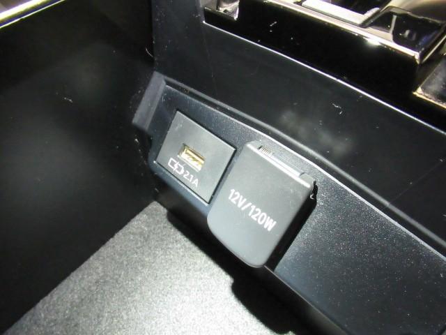 カローラツーリング ハイブリッド　Ｓ　インテリジェントクリアランスソナー　ＡＣ１００Ｖ　Ｒカメラ　ＡＡＣ　ＬＥＤライト　横滑防止装置　クルコン　ＥＴＣ車載器　キーフリーシステム　スマートキー　カーテンエアバック　イモビ　アルミ　ＤＶＤ再生（23枚目）