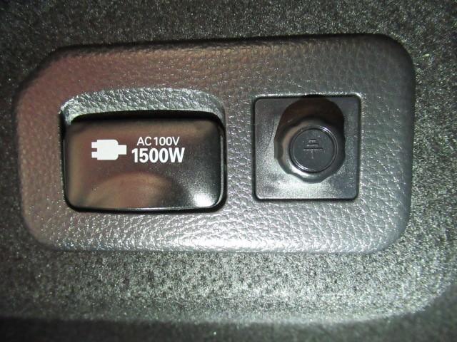 カローラツーリング ハイブリッド　Ｓ　インテリジェントクリアランスソナー　ＡＣ１００Ｖ　Ｒカメラ　ＡＡＣ　ＬＥＤライト　横滑防止装置　クルコン　ＥＴＣ車載器　キーフリーシステム　スマートキー　カーテンエアバック　イモビ　アルミ　ＤＶＤ再生（28枚目）