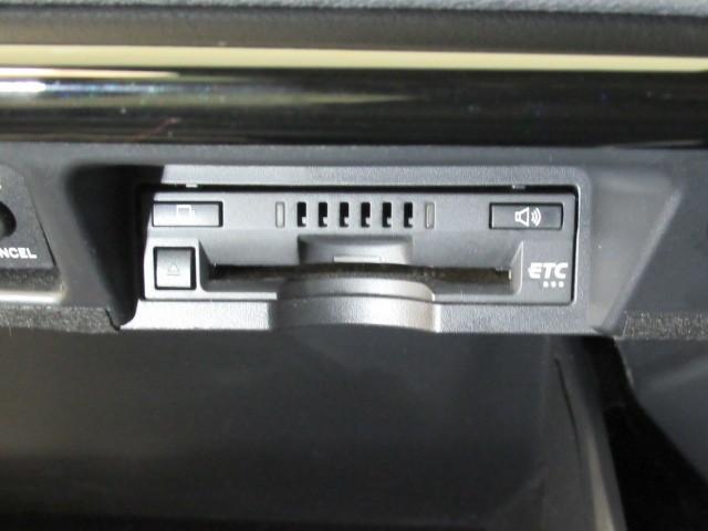 クラウンハイブリッド RS リミテッド LEDヘッドライト サイドエアバッグ 1オーナー 盗難防止システム Pシート Bカメラ エアバッグ 本革シート DVD ABS クルーズコントロール キーレス フルセグ スマートキー アルミホイール(30枚目)