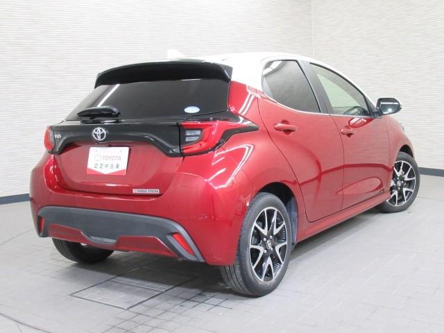 ヤリス Ｚ　サイドＳＲＳ　ＡＡＣ　バックモニタ　スマキー　横滑防止装置　地デジ　キーフリー　アルミ　ＬＥＤランプ　パワーウインドウ　助手席エアバック　クルコン　エアバッグ　パワーステアリング　盗難防止システム（6枚目）