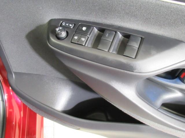 ヤリス Ｚ　サイドＳＲＳ　ＡＡＣ　バックモニタ　スマキー　横滑防止装置　地デジ　キーフリー　アルミ　ＬＥＤランプ　パワーウインドウ　助手席エアバック　クルコン　エアバッグ　パワーステアリング　盗難防止システム（10枚目）