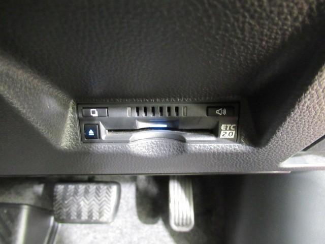 ヤリス Ｚ　サイドＳＲＳ　ＡＡＣ　バックモニタ　スマキー　横滑防止装置　地デジ　キーフリー　アルミ　ＬＥＤランプ　パワーウインドウ　助手席エアバック　クルコン　エアバッグ　パワーステアリング　盗難防止システム（12枚目）