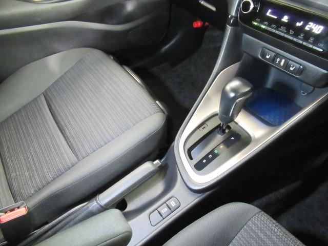 ヤリス Ｚ　サイドＳＲＳ　ＡＡＣ　バックモニタ　スマキー　横滑防止装置　地デジ　キーフリー　アルミ　ＬＥＤランプ　パワーウインドウ　助手席エアバック　クルコン　エアバッグ　パワーステアリング　盗難防止システム（23枚目）