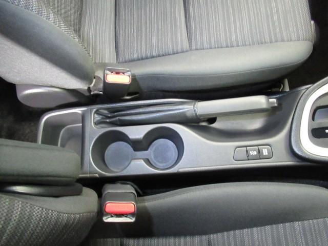 ヤリス Ｚ　サイドＳＲＳ　ＡＡＣ　バックモニタ　スマキー　横滑防止装置　地デジ　キーフリー　アルミ　ＬＥＤランプ　パワーウインドウ　助手席エアバック　クルコン　エアバッグ　パワーステアリング　盗難防止システム（24枚目）