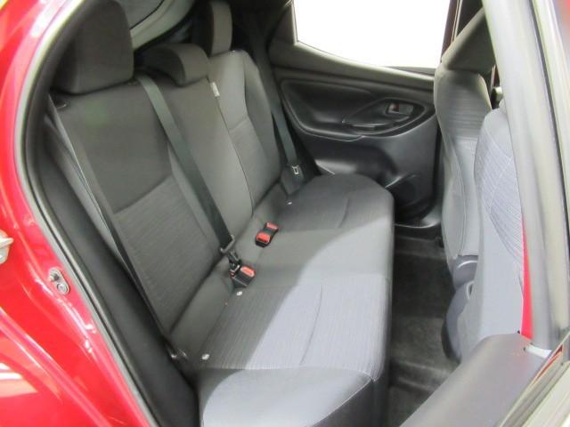 ヤリス Ｚ　サイドＳＲＳ　ＡＡＣ　バックモニタ　スマキー　横滑防止装置　地デジ　キーフリー　アルミ　ＬＥＤランプ　パワーウインドウ　助手席エアバック　クルコン　エアバッグ　パワーステアリング　盗難防止システム（26枚目）