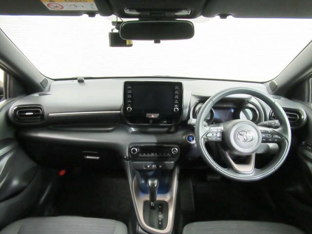 ヤリス Ｚ　サイドＳＲＳ　ＡＡＣ　バックモニタ　スマキー　横滑防止装置　地デジ　キーフリー　アルミ　ＬＥＤランプ　パワーウインドウ　助手席エアバック　クルコン　エアバッグ　パワーステアリング　盗難防止システム（27枚目）