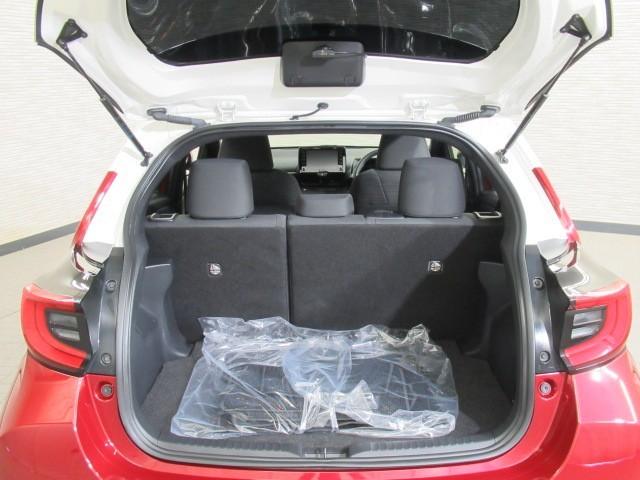 ヤリス Ｚ　サイドＳＲＳ　ＡＡＣ　バックモニタ　スマキー　横滑防止装置　地デジ　キーフリー　アルミ　ＬＥＤランプ　パワーウインドウ　助手席エアバック　クルコン　エアバッグ　パワーステアリング　盗難防止システム（28枚目）