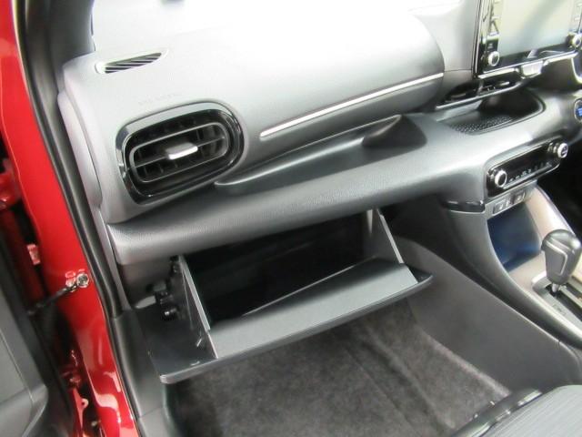 ヤリス Ｚ　サイドＳＲＳ　ＡＡＣ　バックモニタ　スマキー　横滑防止装置　地デジ　キーフリー　アルミ　ＬＥＤランプ　パワーウインドウ　助手席エアバック　クルコン　エアバッグ　パワーステアリング　盗難防止システム（33枚目）