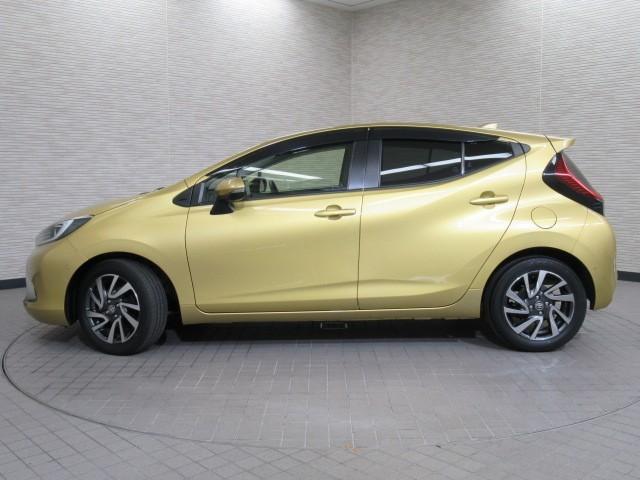 アクア Z LEDヘッドライト スマートキー 100V電源 イモビライザー アルミホイール オートクルーズコントロール エアコン ESC ナビ カーテンエアバッグ ETC キーレス パワーウインドウ ABS(5枚目)