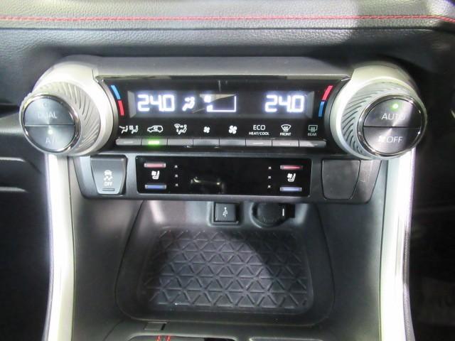 RAV4 PHV G Z 衝突軽減装置 LED パワーシート キーレス メモリナビ フルセグTV オートクルーズコントロール ETC 盗難防止装置 4WD スマートキー AW Bカメラ AC100V電源 横滑り防止装置 AAC(21枚目)