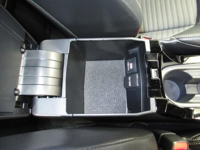 カローラツーリング ハイブリッド　ダブルバイビー　追突軽減ブレーキ　バックモニタ　横滑防止　スマキー　ＬＥＤライト　デュアルエアバッグ　エアコン　オートクルーズ　サイドエアバッグ　ＥＴＣ付　ナビ　ＰＳ　キーフリー　ＡＢＳ　エアバック　メモリ－ナビ（24枚目）