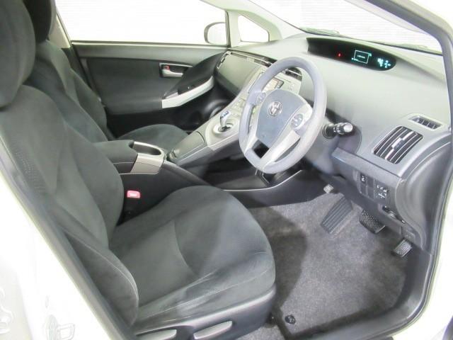 プリウス S Bモニタ- フルセグ地デジ インテリキー デュアルエアバック エアB イモビライザー DVD再生可能 ワンオーナー車 ナビTV AUTOエアコン 横スベリ防止 アルミホイール ETC装備 ABS(9枚目)