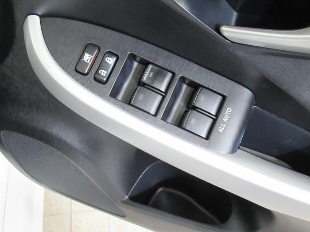 プリウス S Bモニタ- フルセグ地デジ インテリキー デュアルエアバック エアB イモビライザー DVD再生可能 ワンオーナー車 ナビTV AUTOエアコン 横スベリ防止 アルミホイール ETC装備 ABS(10枚目)