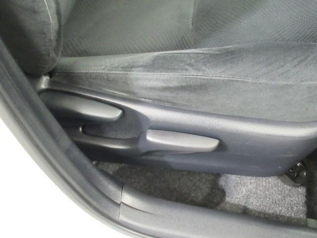 プリウス S Bモニタ- フルセグ地デジ インテリキー デュアルエアバック エアB イモビライザー DVD再生可能 ワンオーナー車 ナビTV AUTOエアコン 横スベリ防止 アルミホイール ETC装備 ABS(11枚目)