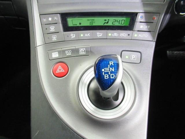 プリウス S Bモニタ- フルセグ地デジ インテリキー デュアルエアバック エアB イモビライザー DVD再生可能 ワンオーナー車 ナビTV AUTOエアコン 横スベリ防止 アルミホイール ETC装備 ABS(22枚目)