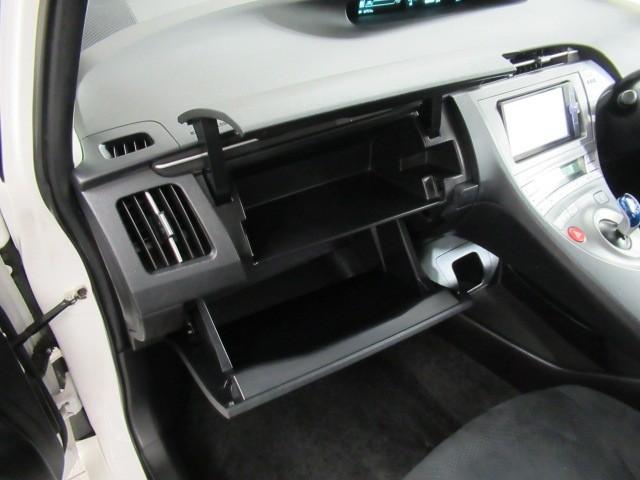 プリウス S Bモニタ- フルセグ地デジ インテリキー デュアルエアバック エアB イモビライザー DVD再生可能 ワンオーナー車 ナビTV AUTOエアコン 横スベリ防止 アルミホイール ETC装備 ABS(30枚目)