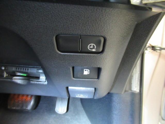 プリウスPHV A 地上デジタル バックモニタ オ-トエアコン LED 盗難防止装置 スマートキー オートクルーズコントロール ETC キーレス アルミホイール メモリーナビ サイドエアバッグ エアバッグ ナビTV(12枚目)