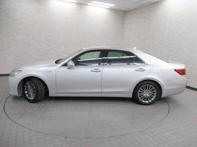 クラウンハイブリッド ロイヤルサルーン 1オーナー車 フルセグテレビ Bカメラ DVD再生機能 盗難防止システム スマキー オートクルーズコントロール 電動パワーシート ESC ETC付き アルミホイール カーテンエアバッグ エアコン PW(6枚目)