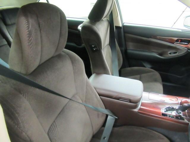 クラウンハイブリッド ロイヤルサルーン 1オーナー車 フルセグテレビ Bカメラ DVD再生機能 盗難防止システム スマキー オートクルーズコントロール 電動パワーシート ESC ETC付き アルミホイール カーテンエアバッグ エアコン PW(10枚目)