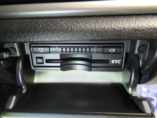 クラウンハイブリッド ロイヤルサルーン 1オーナー車 フルセグテレビ Bカメラ DVD再生機能 盗難防止システム スマキー オートクルーズコントロール 電動パワーシート ESC ETC付き アルミホイール カーテンエアバッグ エアコン PW(12枚目)