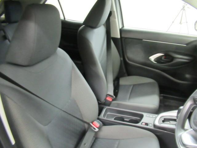 ヤリスクロス G ETC装備 リヤカメラ スマートエントリー イモビライザー DVD再生機能 オートエアコン アルミホイール ナビ キーレス パワーウィンドウ クルコン ABS メモリーナビ エアバッグ 横滑防止装置(9枚目)