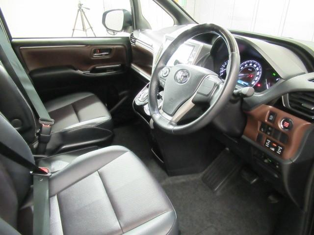 エスクァイア Gi LEDヘッドライト アルミ 両側パワースライドドア リアオートエアコン 寒冷地仕様 クルコン DVD ETC車載器 横滑防止装置 エアバッグ 助手席エアバッグ 4WD 1オーナー ABS キーフリー(8枚目)