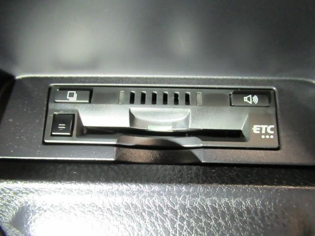 エスクァイア Gi LEDヘッドライト アルミ 両側パワースライドドア リアオートエアコン 寒冷地仕様 クルコン DVD ETC車載器 横滑防止装置 エアバッグ 助手席エアバッグ 4WD 1オーナー ABS キーフリー(10枚目)