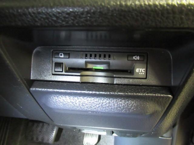 ヴォクシー ZS 煌 地上デジタル TSS 両側パワードア アイドリングストップ車 パワーウィンド 横滑防止 1オーナ DVD可 盗難防止装置 スマートエントリー Bカメラ LEDヘッドライト メモリーナビ 3列シート(10枚目)