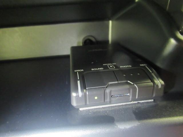 ヴォクシー ZS 煌 地上デジタル TSS 両側パワードア アイドリングストップ車 パワーウィンド 横滑防止 1オーナ DVD可 盗難防止装置 スマートエントリー Bカメラ LEDヘッドライト メモリーナビ 3列シート(20枚目)