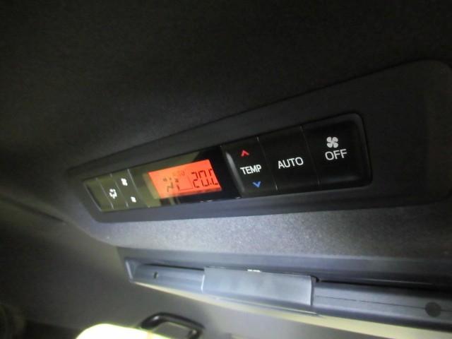 ヴォクシー ZS 煌 地上デジタル TSS 両側パワードア アイドリングストップ車 パワーウィンド 横滑防止 1オーナ DVD可 盗難防止装置 スマートエントリー Bカメラ LEDヘッドライト メモリーナビ 3列シート(22枚目)