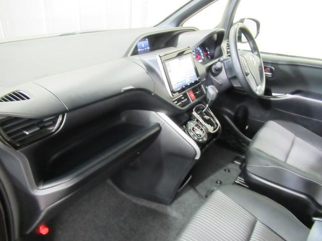 ヴォクシー ZS 煌 地上デジタル TSS 両側パワードア アイドリングストップ車 パワーウィンド 横滑防止 1オーナ DVD可 盗難防止装置 スマートエントリー Bカメラ LEDヘッドライト メモリーナビ 3列シート(30枚目)