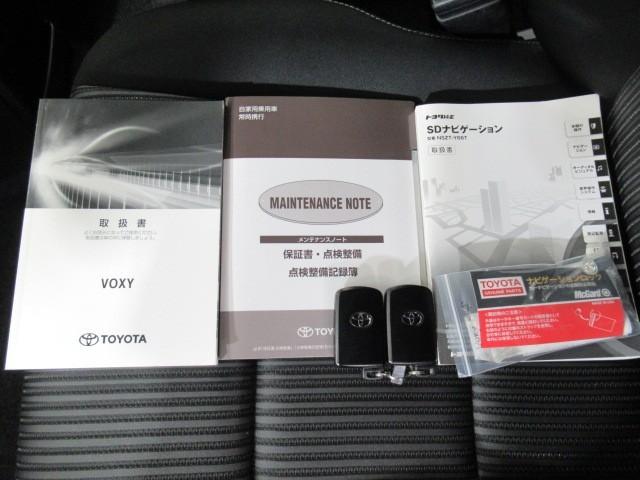 ヴォクシー ZS 煌 地上デジタル TSS 両側パワードア アイドリングストップ車 パワーウィンド 横滑防止 1オーナ DVD可 盗難防止装置 スマートエントリー Bカメラ LEDヘッドライト メモリーナビ 3列シート(31枚目)
