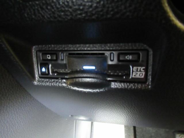 ヴォクシー S-Z スマートキープッシュスタート 両側電動パワースライドドア パワーウインドウ 1オナ ETC車載器 LEDライト デュアルエアコン アルミホイール 盗難防止装置 横滑り防止機能 キーフリー 3列シート(11枚目)