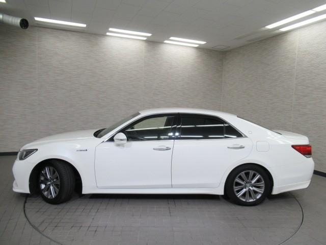 クラウンハイブリッド アスリートＳ　ＰＷ　ＥＴＣ付き　横滑防止装置　フルセグ地デジ　ＴＳＳ　ＰＷシート　バックガイドモニター　ＴＶナビ　キーフリー　カーテンエアバッグ　メモリナビ　ＬＥＤヘッド　ＡＡＣ　ＤＶＤ再生機能　パワーステアリング（5枚目）