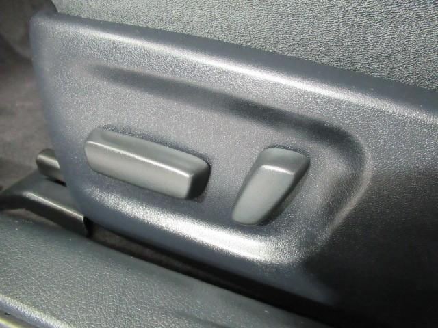 クラウンハイブリッド アスリートＳ　ＰＷ　ＥＴＣ付き　横滑防止装置　フルセグ地デジ　ＴＳＳ　ＰＷシート　バックガイドモニター　ＴＶナビ　キーフリー　カーテンエアバッグ　メモリナビ　ＬＥＤヘッド　ＡＡＣ　ＤＶＤ再生機能　パワーステアリング（29枚目）