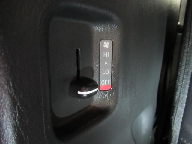 ハイエースバン スーパーGL ダークプライム 両側電動ドア 衝突軽減 キーレス 4WD 横滑り防止機能 メモリーナビ LEDヘッドランプ Wエアバック 100V エアコン ワンセグ パワーウインドウ スマートキー TVナビ ABS エアバッグ(28枚目)