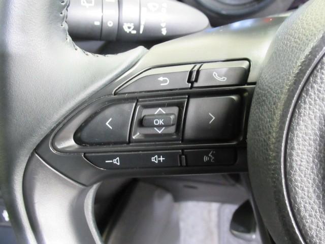 ヤリス Ｚ　サイドＳＲＳ　ＡＡＣ　バックモニタ　スマキー　横滑防止装置　キーフリー　ＬＥＤランプ　パワーウインドウ　助手席エアバック　クルコン　エアバッグ　ＤＶＤ　パワーステアリング　盗難防止システム　ナビ（15枚目）