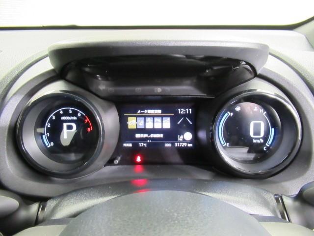 ヤリス Ｚ　サイドＳＲＳ　ＡＡＣ　バックモニタ　スマキー　横滑防止装置　キーフリー　ＬＥＤランプ　パワーウインドウ　助手席エアバック　クルコン　エアバッグ　ＤＶＤ　パワーステアリング　盗難防止システム　ナビ（17枚目）