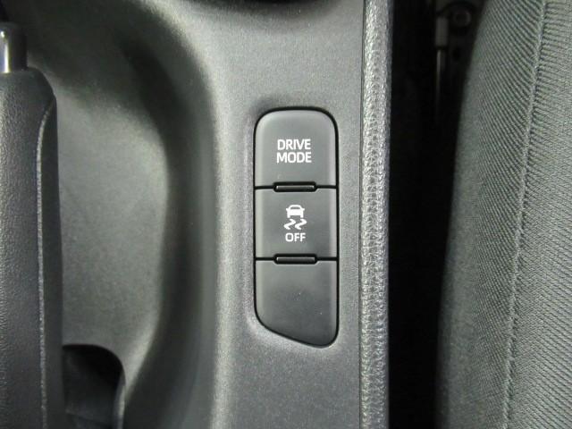 ヤリス Ｚ　サイドＳＲＳ　ＡＡＣ　バックモニタ　スマキー　横滑防止装置　キーフリー　ＬＥＤランプ　パワーウインドウ　助手席エアバック　クルコン　エアバッグ　ＤＶＤ　パワーステアリング　盗難防止システム　ナビ（24枚目）