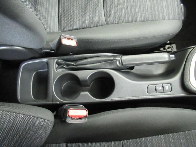 ヤリス Ｚ　サイドＳＲＳ　ＡＡＣ　バックモニタ　スマキー　横滑防止装置　キーフリー　ＬＥＤランプ　パワーウインドウ　助手席エアバック　クルコン　エアバッグ　ＤＶＤ　パワーステアリング　盗難防止システム　ナビ（25枚目）