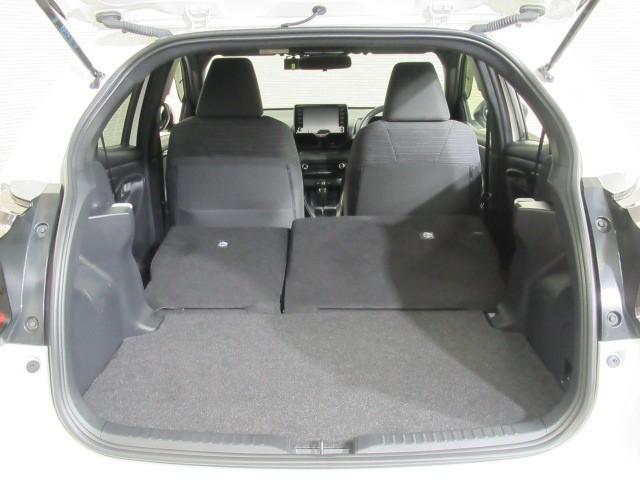 ヤリス Ｚ　サイドＳＲＳ　ＡＡＣ　バックモニタ　スマキー　横滑防止装置　キーフリー　ＬＥＤランプ　パワーウインドウ　助手席エアバック　クルコン　エアバッグ　ＤＶＤ　パワーステアリング　盗難防止システム　ナビ（29枚目）